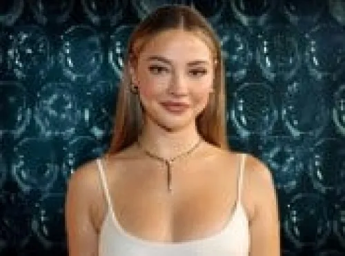 44869 outer banks star madelyn cline has exceptional video game taste