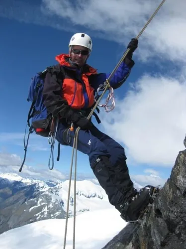 Co-op climber Peak gets colourblind mode and more 1 Co-op climber Peak gets colourblind mode and more